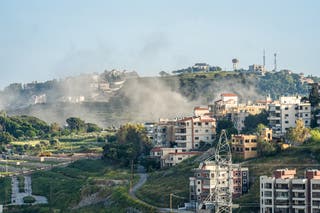 دود به دنبال بمباران اسرائیل در منطقه نبطیه در جنوب لبنان در 10 مه بلند شد.